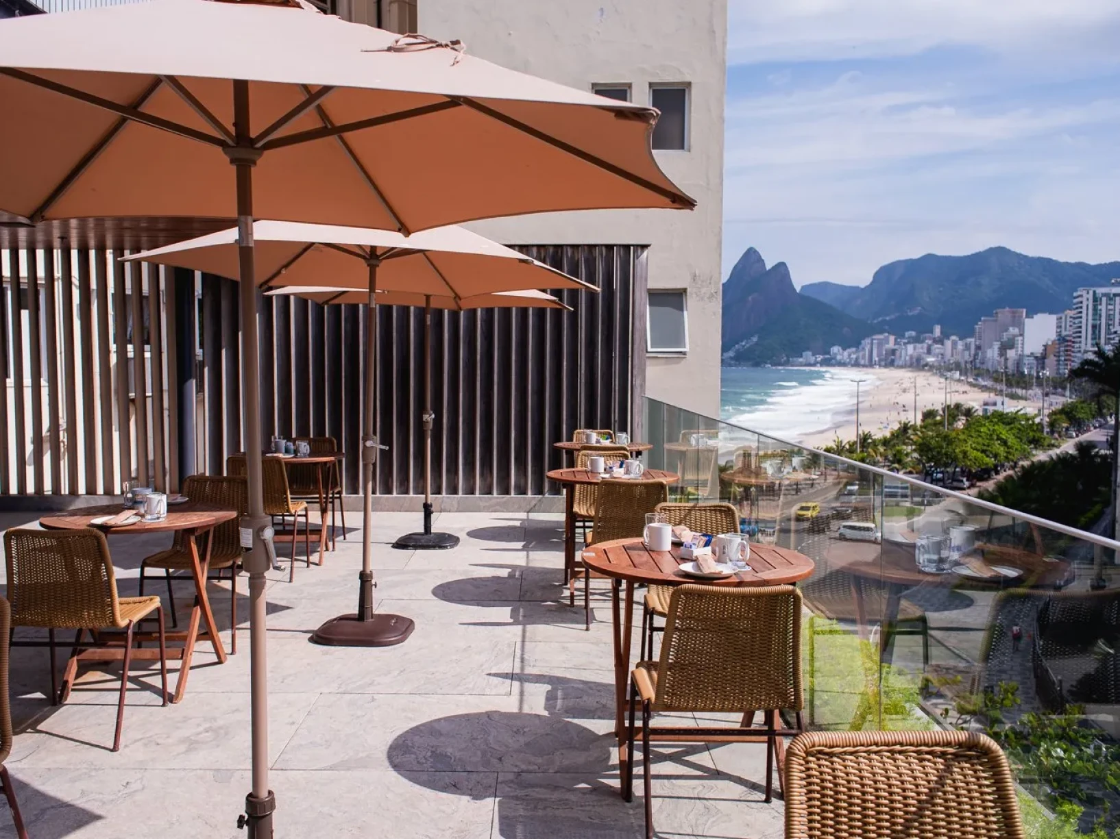 ARP Bar at Arpoador - Ocean Crudos & Cocktails - Image